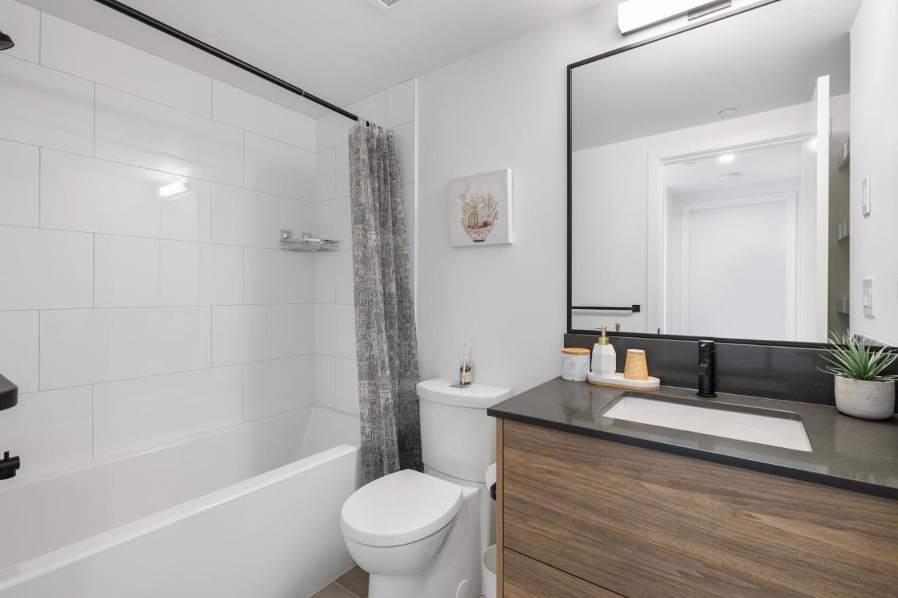 Brand New Luxury Downtown Near The Beach #13 Келоуна Екстериор снимка