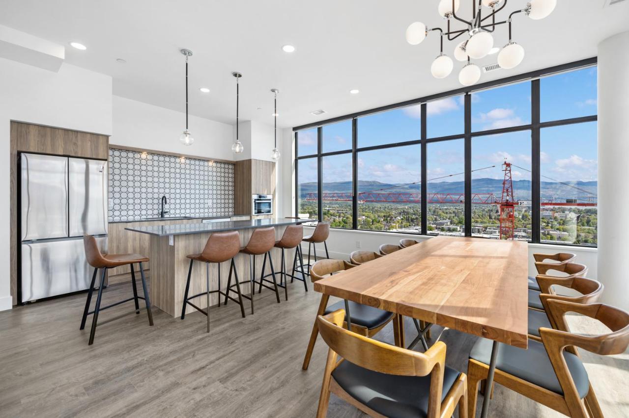 Brand New Luxury Downtown Near The Beach #13 Келоуна Екстериор снимка