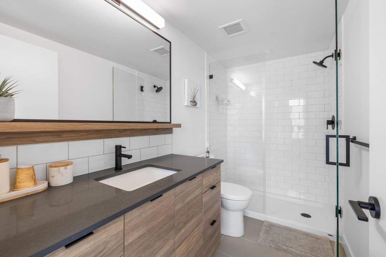 Brand New Luxury Downtown Near The Beach #13 Келоуна Екстериор снимка
