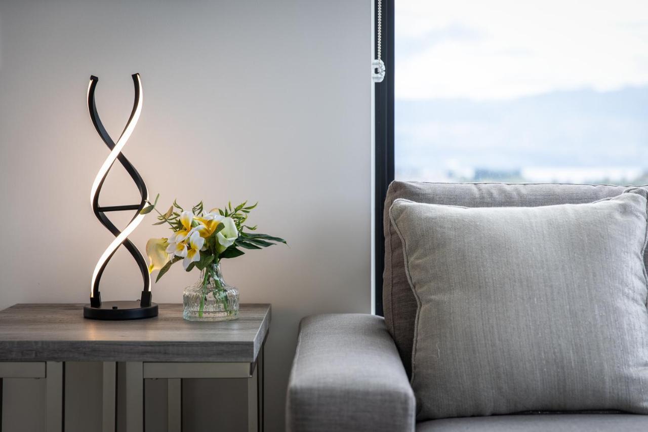 Brand New Luxury Downtown Near The Beach #13 Келоуна Екстериор снимка